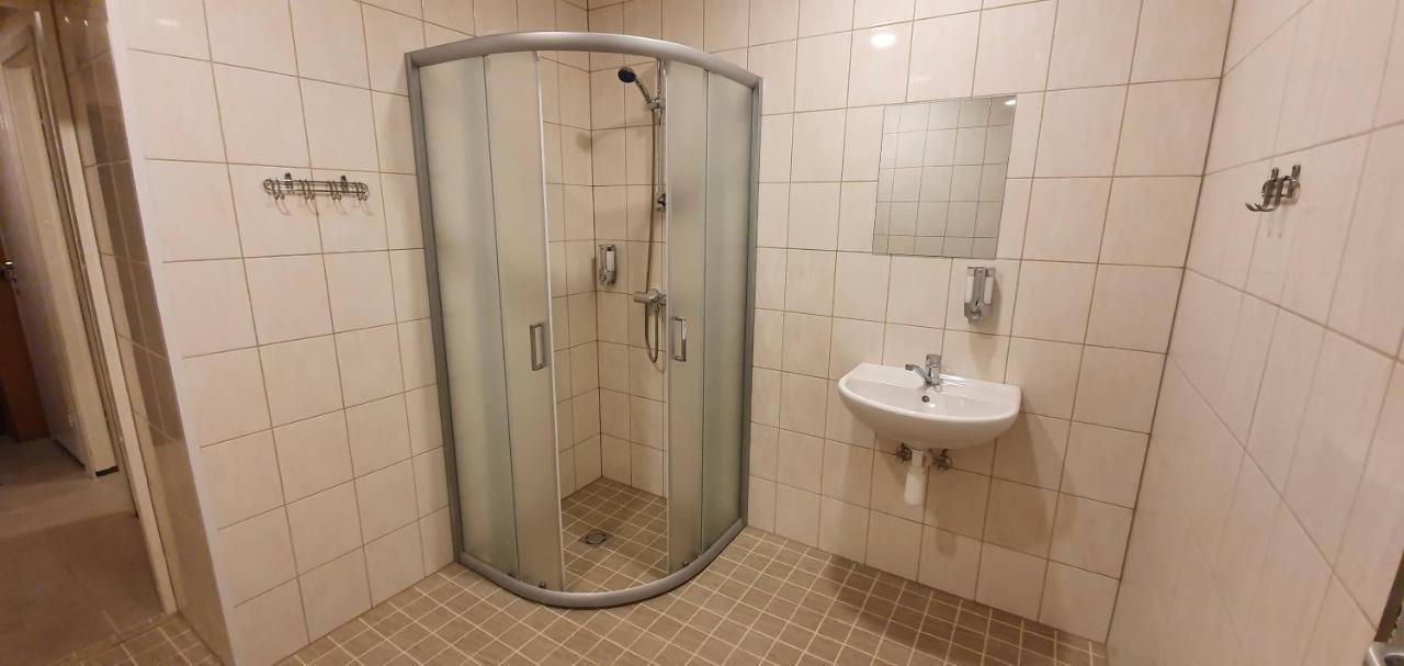 Hostel Maenniku Jk Tallin Zewnętrze zdjęcie
