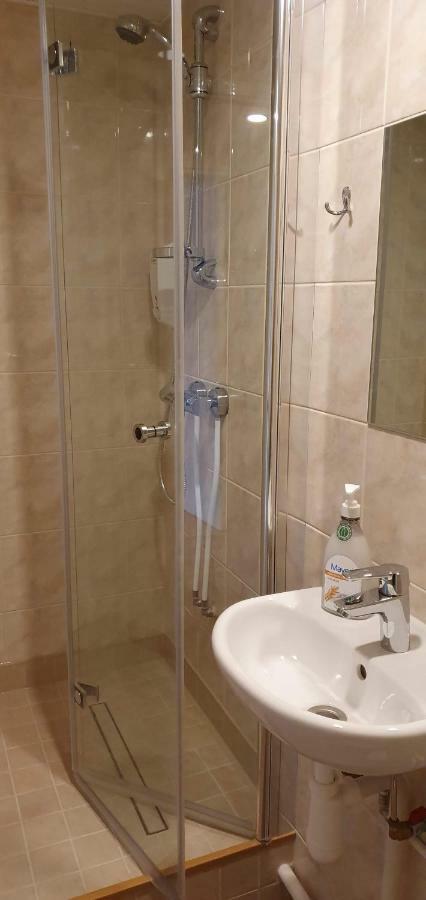 Hostel Maenniku Jk Tallin Zewnętrze zdjęcie